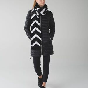 LULULEMON SNOW AMAZING  2 IN 1 NECK WARMER AND SCARF. * SHERPA - BLACK AND WHITE